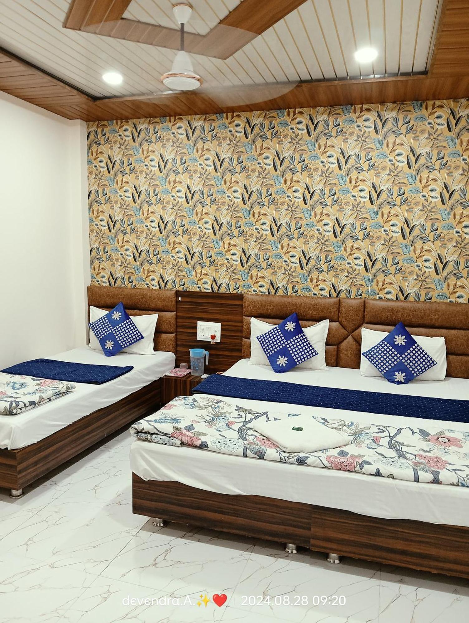Hotel Ganga Sagar 우자인 외부 사진